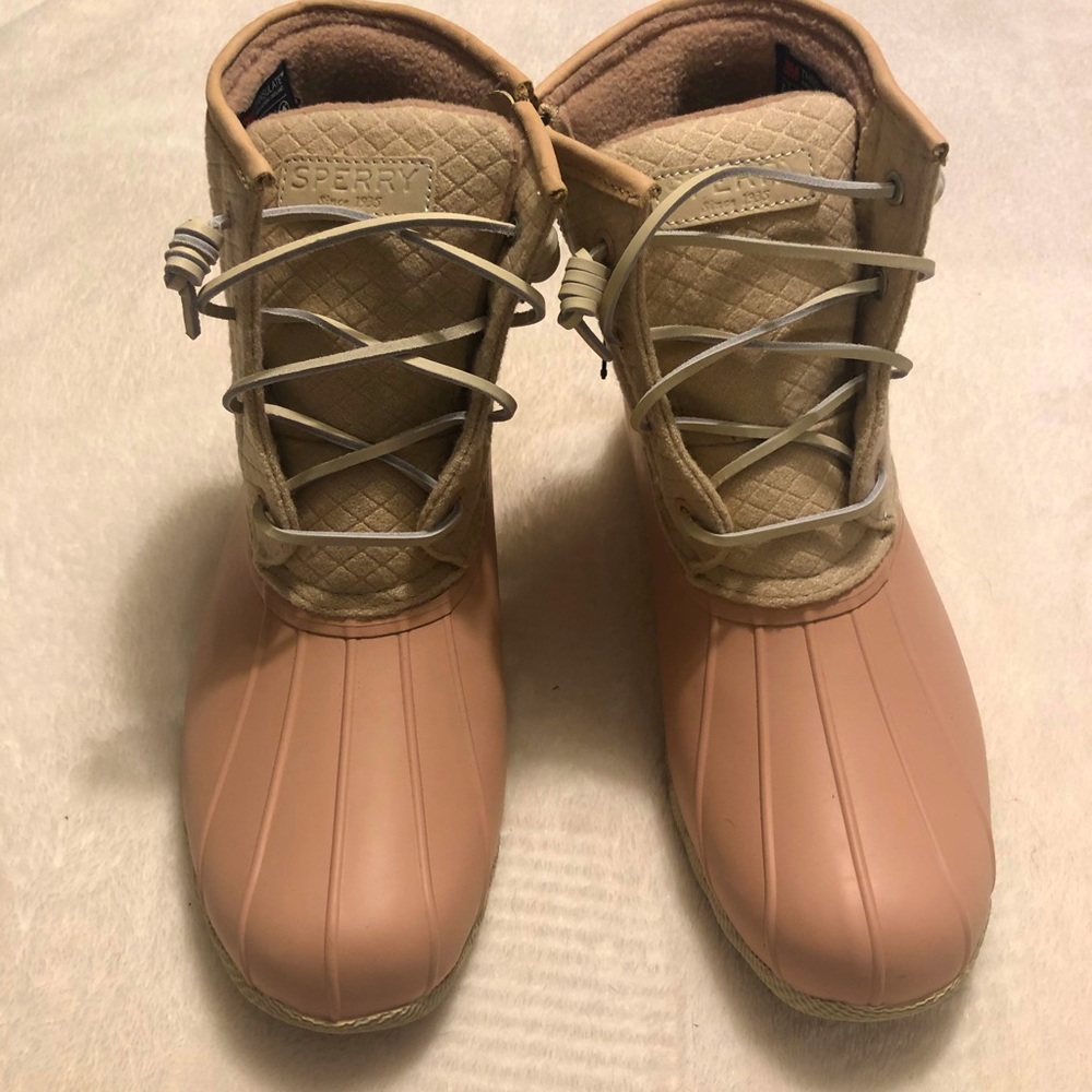 Sperry Saltwater Wool Duck Boot. Size 9 pink